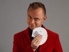 Iluzjonista Damian Spętany