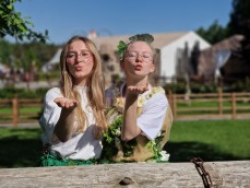 Puszczanie baniek z Leśnymi Duszkami pod Latajcą Chatą Tajemnic