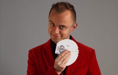 Iluzjonista Damian Spętany