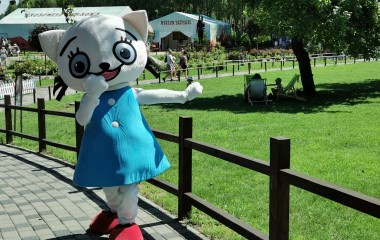 Puszczanie Baniek z Kicią Kocią